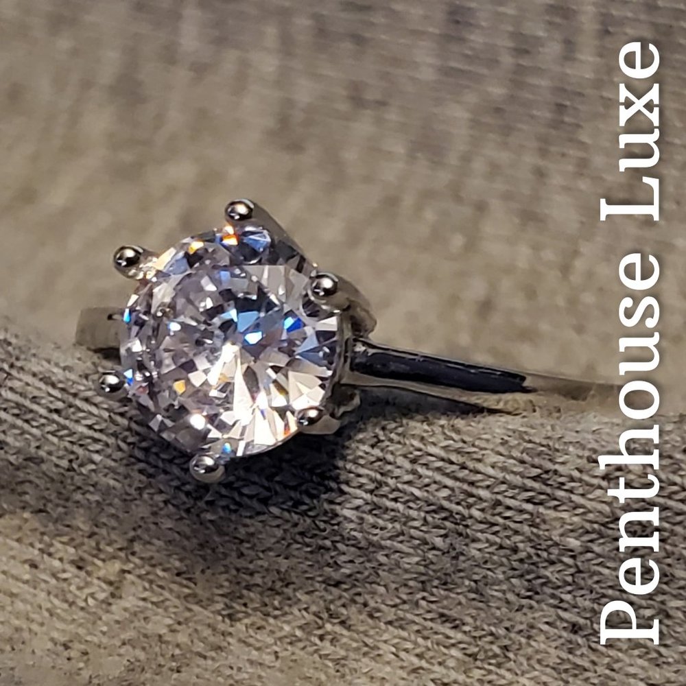 🔥 CLEARANCE! White Gold Plated Solitaire Ring - Picture 6 of 8